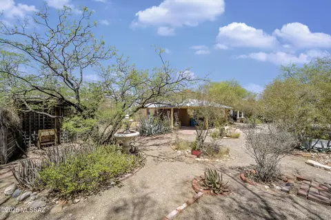 Exterior - 1300 E Grant Rd, Tucson, AZ 85719 photo 5 of 10