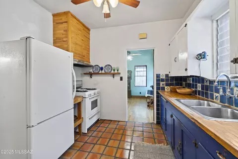 Kitchen - 1300 E Grant Rd, Tucson, AZ 85719 photo 2 of 4