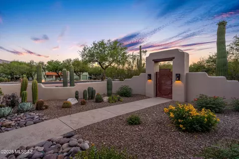 12431 E Cape Horn Dr, Tucson, AZ 85749