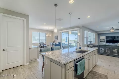 5600 S Sycamore Rim Trl, Tucson, AZ 85747