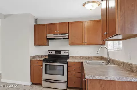 2821 N Columbus Blvd #11, Tucson, AZ 85712