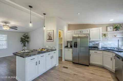 15875 N Twin Lakes Dr, Catalina, AZ 85739