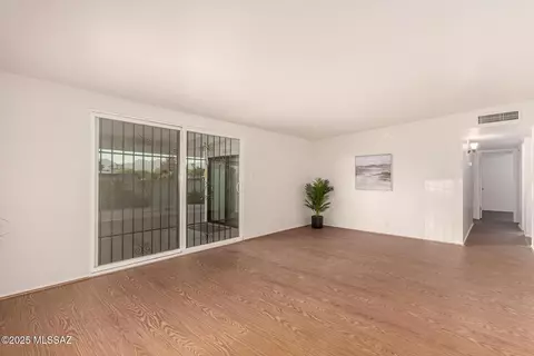 Living - 7267 Eastview Dr, Tucson, AZ 85710 photo 4 of 4