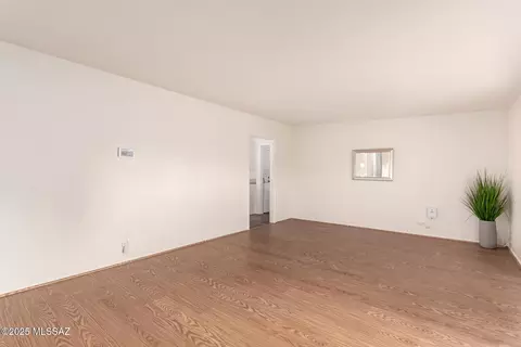 Living - 7267 Eastview Dr, Tucson, AZ 85710 photo 2 of 4