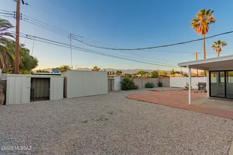 Exterior - 7267 Eastview Dr, Tucson, AZ 85710 photo 7 of 8