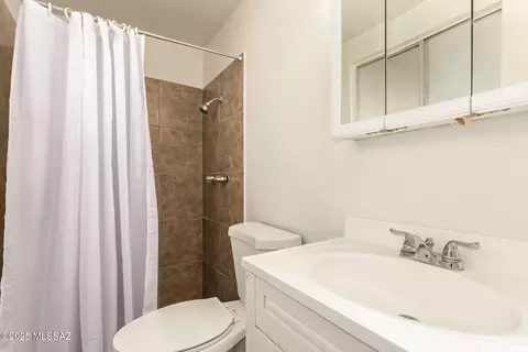 Bath - 7267 Eastview Dr, Tucson, AZ 85710 photo 2 of 2