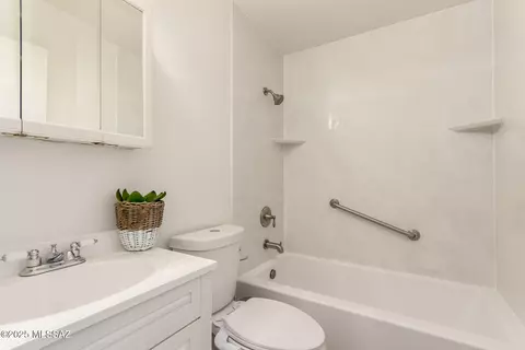 Bath - 7267 Eastview Dr, Tucson, AZ 85710 photo 1 of 2