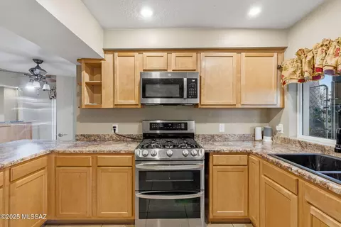 Kitchen - 5818 E 19th St, Tucson, AZ 85711 photo 3 of 7