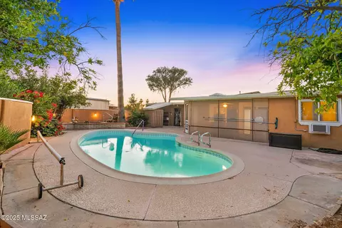 Exterior - 5818 E 19th St, Tucson, AZ 85711 photo 5 of 8