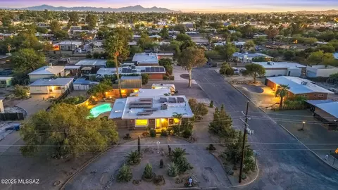 View/Area - 5818 E 19th St, Tucson, AZ 85711 photo 3 of 7