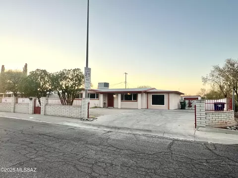 602 W Calle Antonia, Tucson, AZ 85706