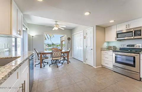 218 E Paseo De Golf, Green Valley, AZ 85614