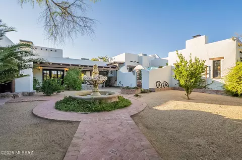 365 N Indian House Rd, Tucson, AZ 85711