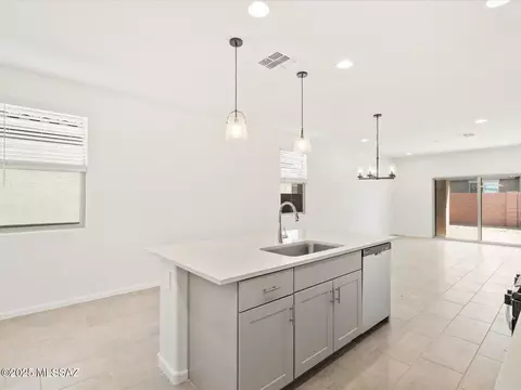 13097 N Farmhouse Ln, Marana, AZ 85653