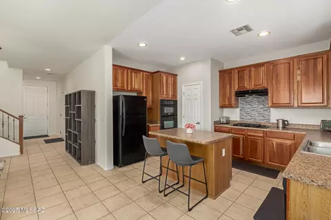 Kitchen - 7952 E Revolution Loop, Tucson, AZ 85730 photo 3 of 5