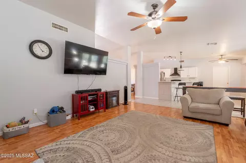 10236 E Rainbow Meadow Dr, Tucson, AZ 85747