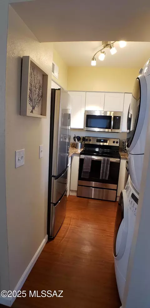 Kitchen - 613 E Jacinto St, Tucson, AZ 85705 photo 16 of 18