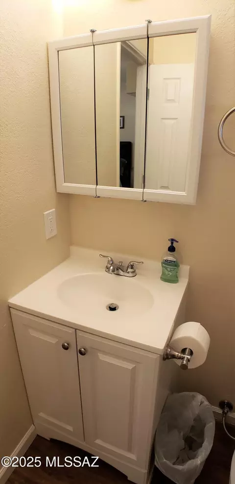 Bath - 613 E Jacinto St, Tucson, AZ 85705 photo 4 of 5