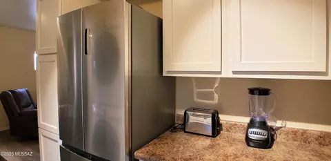 Kitchen - 613 E Jacinto St, Tucson, AZ 85705 photo 14 of 18