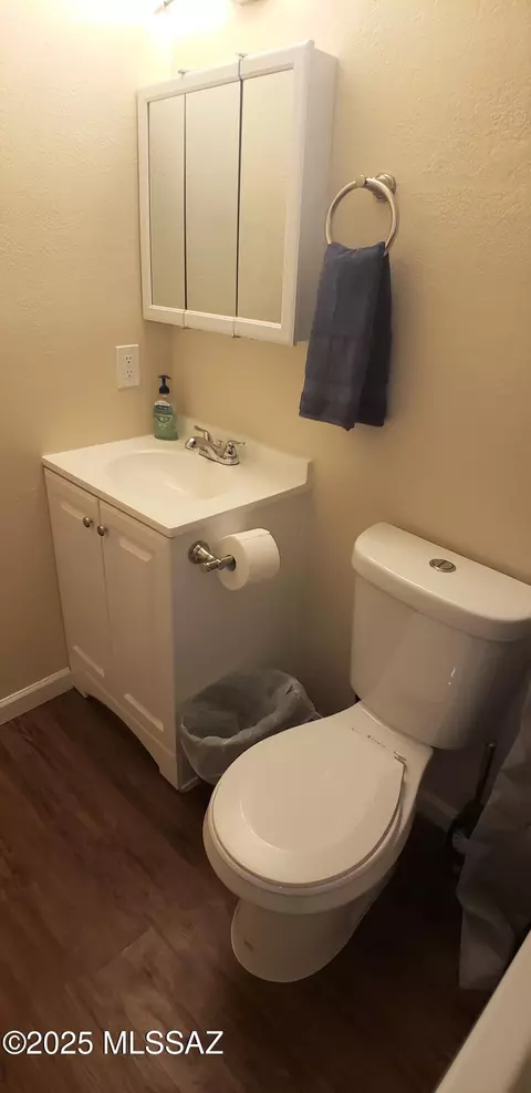Bath - 613 E Jacinto St, Tucson, AZ 85705 photo 5 of 5