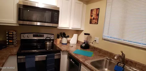 Kitchen - 613 E Jacinto St, Tucson, AZ 85705 photo 2 of 18