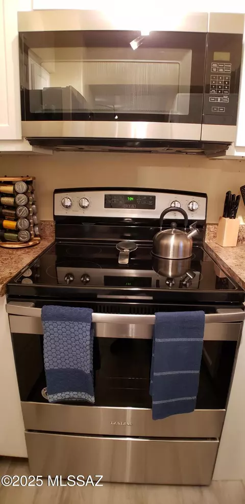 Kitchen - 613 E Jacinto St, Tucson, AZ 85705 photo 11 of 18