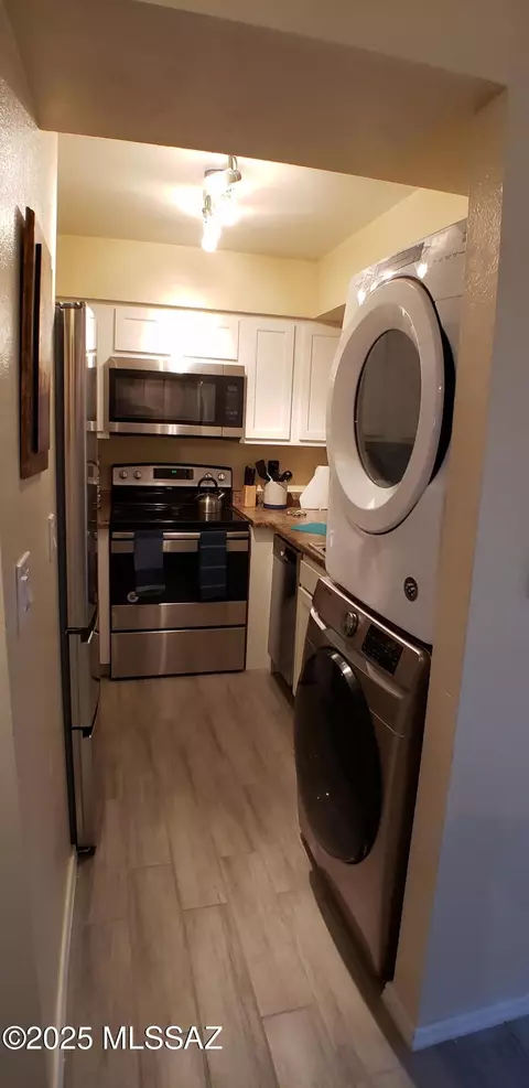 Kitchen - 613 E Jacinto St, Tucson, AZ 85705 photo 1 of 18