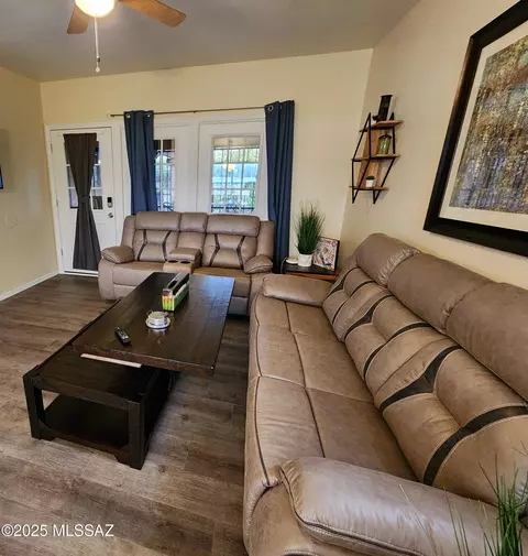 Living - 627 E Jacinto St, Tucson, AZ 85705 photo 4 of 4