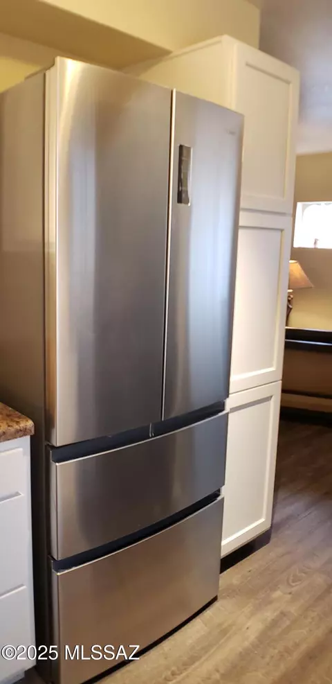 Kitchen - 627 E Jacinto St, Tucson, AZ 85705 photo 3 of 11
