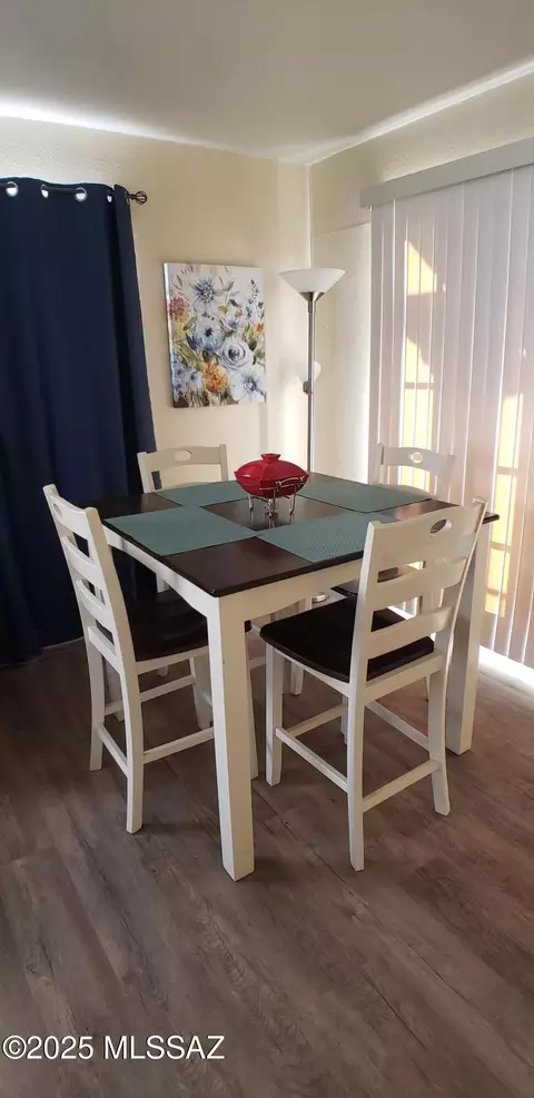 Dining - 627 E Jacinto St, Tucson, AZ 85705 photo 2 of 3