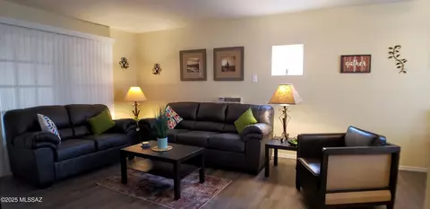 Living - 627 E Jacinto St, Tucson, AZ 85705 photo 1 of 4