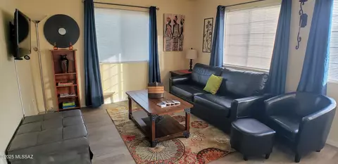 Living - 627 E Jacinto St, Tucson, AZ 85705 photo 2 of 4