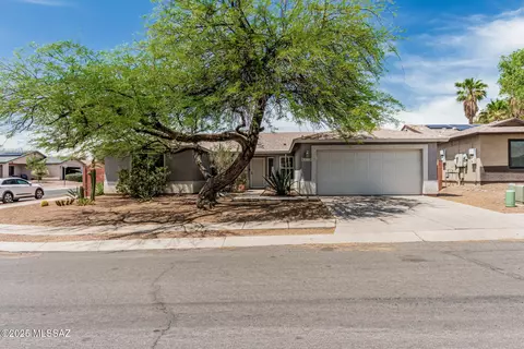 10113 E Canyon Meadow Dr, Tucson, AZ 85747