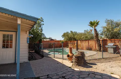 Exterior - 10285 Emily Dr, Tucson, AZ 85730 photo 6 of 8