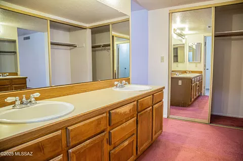 Bath - 10285 Emily Dr, Tucson, AZ 85730 photo 2 of 3