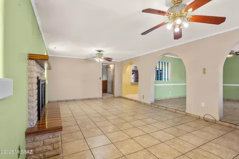 Living - 142 W Borrego St, Tucson, AZ 85706 photo 4 of 11