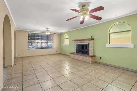 Living - 142 W Borrego St, Tucson, AZ 85706 photo 9 of 11