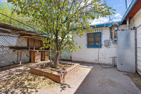Exterior - 142 W Borrego St, Tucson, AZ 85706 photo 8 of 12