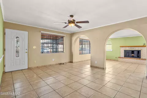 Living - 142 W Borrego St, Tucson, AZ 85706 photo 1 of 11