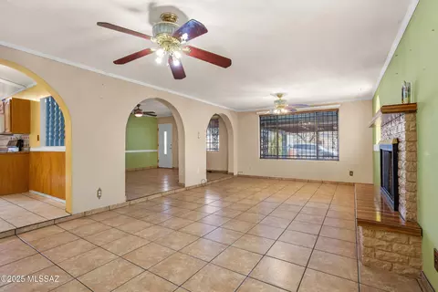 Living - 142 W Borrego St, Tucson, AZ 85706 photo 5 of 11
