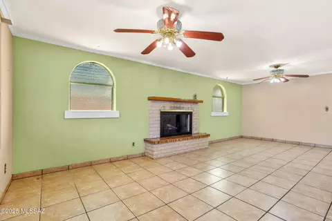 Living - 142 W Borrego St, Tucson, AZ 85706 photo 3 of 11