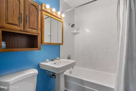 Bath - 142 W Borrego St, Tucson, AZ 85706 photo 3 of 3