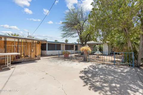 Exterior - 142 W Borrego St, Tucson, AZ 85706 photo 7 of 12