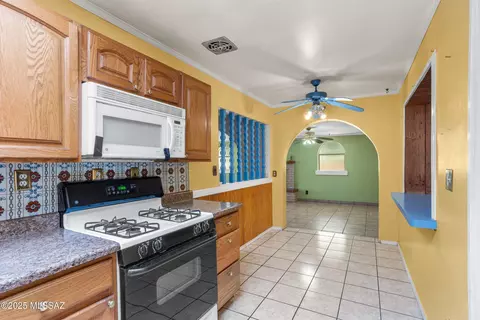Kitchen - 142 W Borrego St, Tucson, AZ 85706 photo 2 of 3