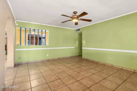 Living - 142 W Borrego St, Tucson, AZ 85706 photo 2 of 11