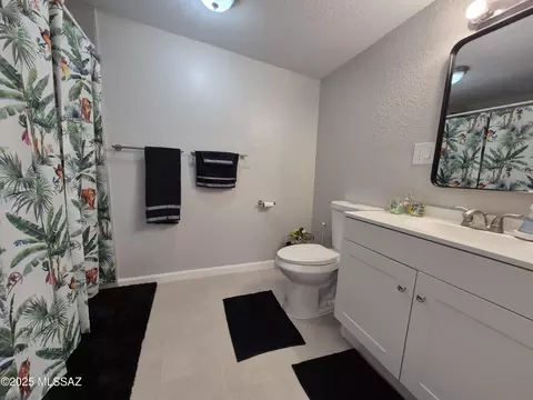 Bath - 230 N Biddle Ave, Willcox, AZ 85643 photo 2 of 2