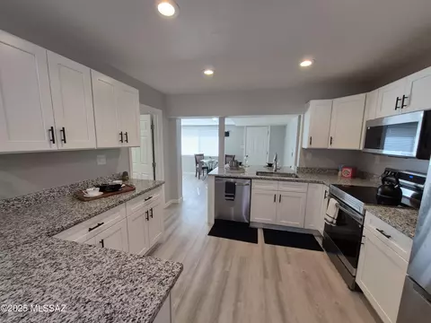 Kitchen - 230 N Biddle Ave, Willcox, AZ 85643 photo 4 of 5