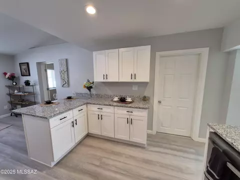 Kitchen - 230 N Biddle Ave, Willcox, AZ 85643 photo 3 of 5