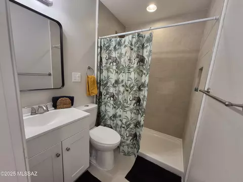Bath - 230 N Biddle Ave, Willcox, AZ 85643 photo 1 of 2
