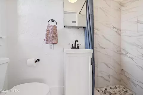 Bath - 642 E 8th St, Tucson, AZ 85705 photo 1 of 2